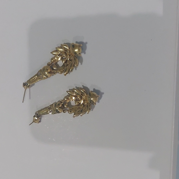 Fifth Avenue Earing - Picture 2 of 2